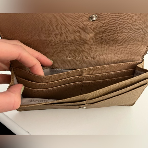 Michael Kors Wallet - Picture 2 of 4